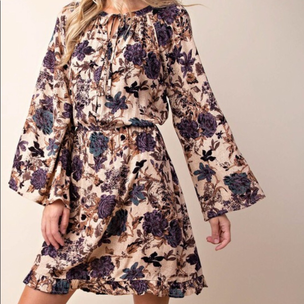 Flare sleeve dress